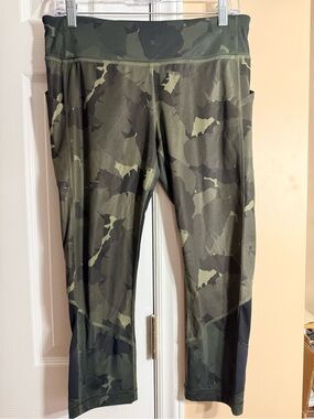 lululemon athletica Camo Performance Leggings with Size 10 Sticker